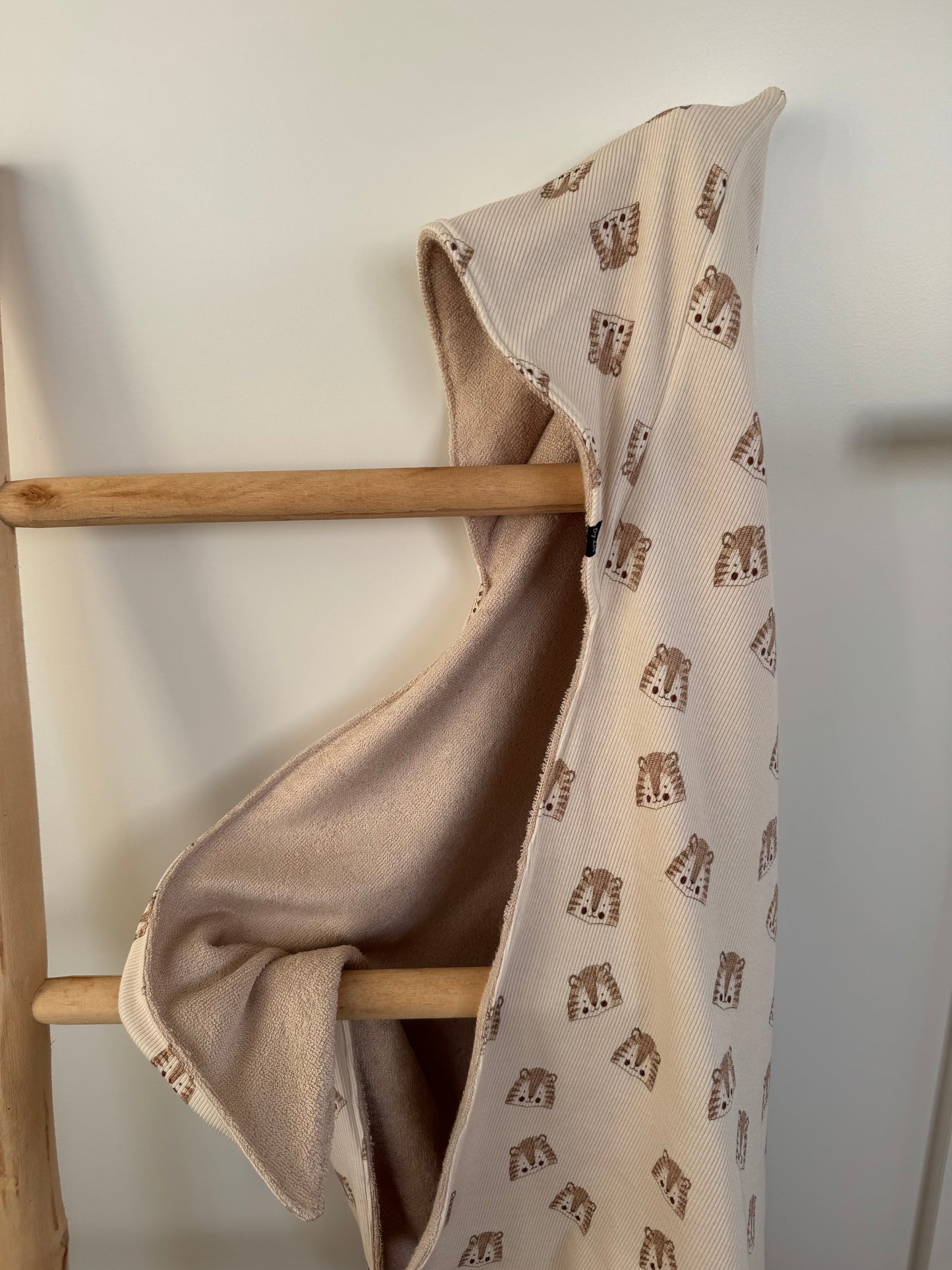 DIEREN | SCHETS LEEUWEN BEIGE RIBTRICOT