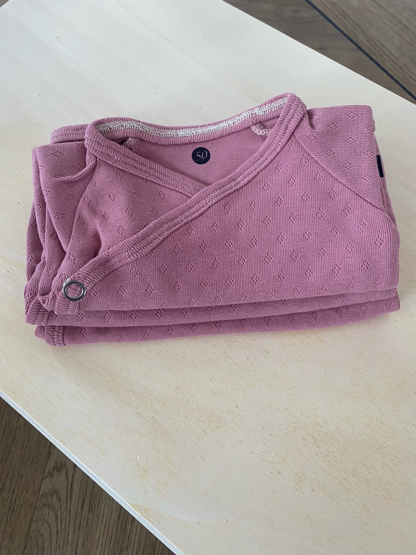 OVERSLAGSHIRTJE | Ajour oud roze