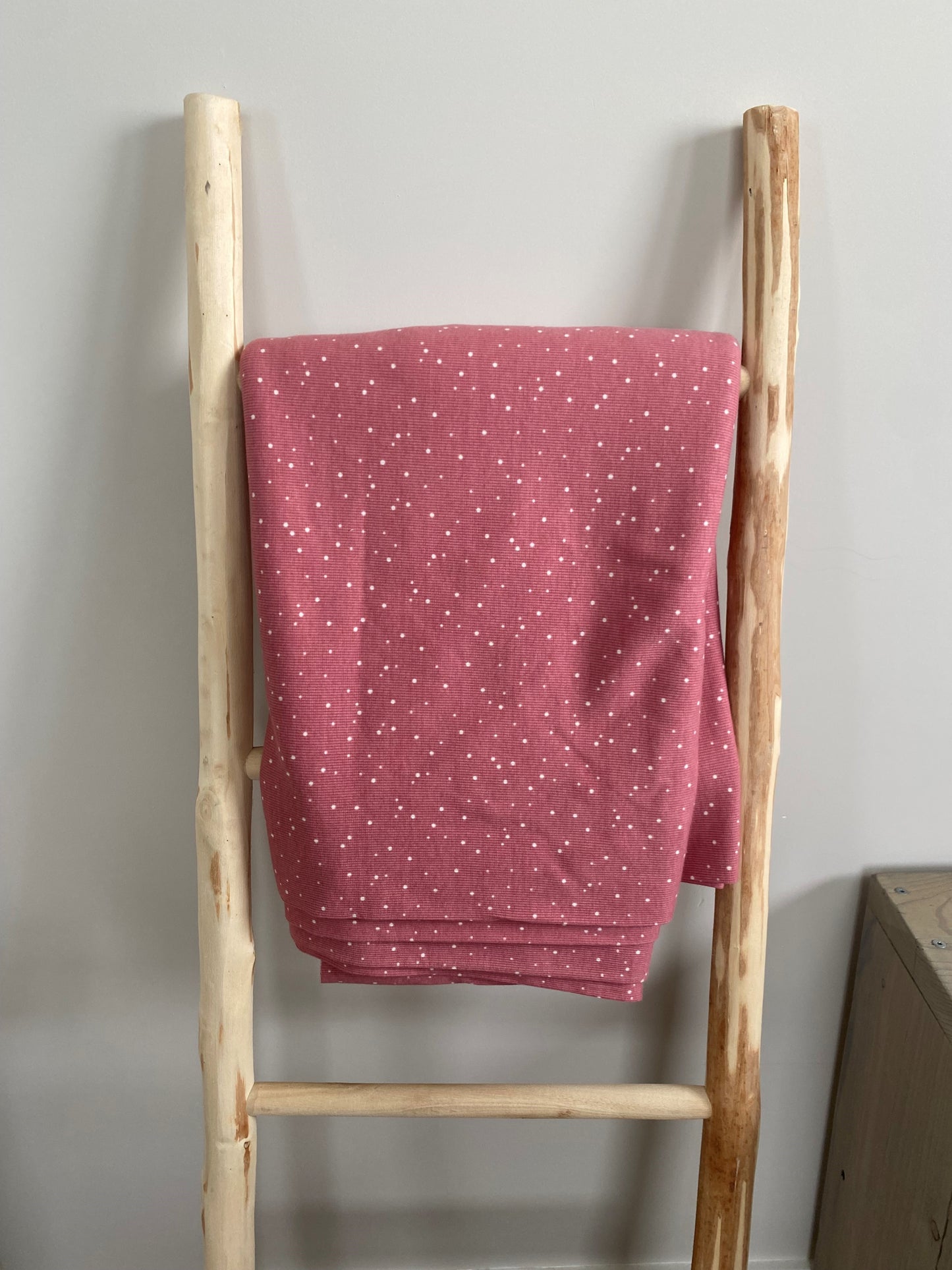 RIBTRICOT ROZE MET WIT STIPJE