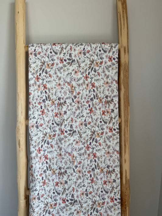 RIBTRICOT BLOEMEN GEBROKEN WIT