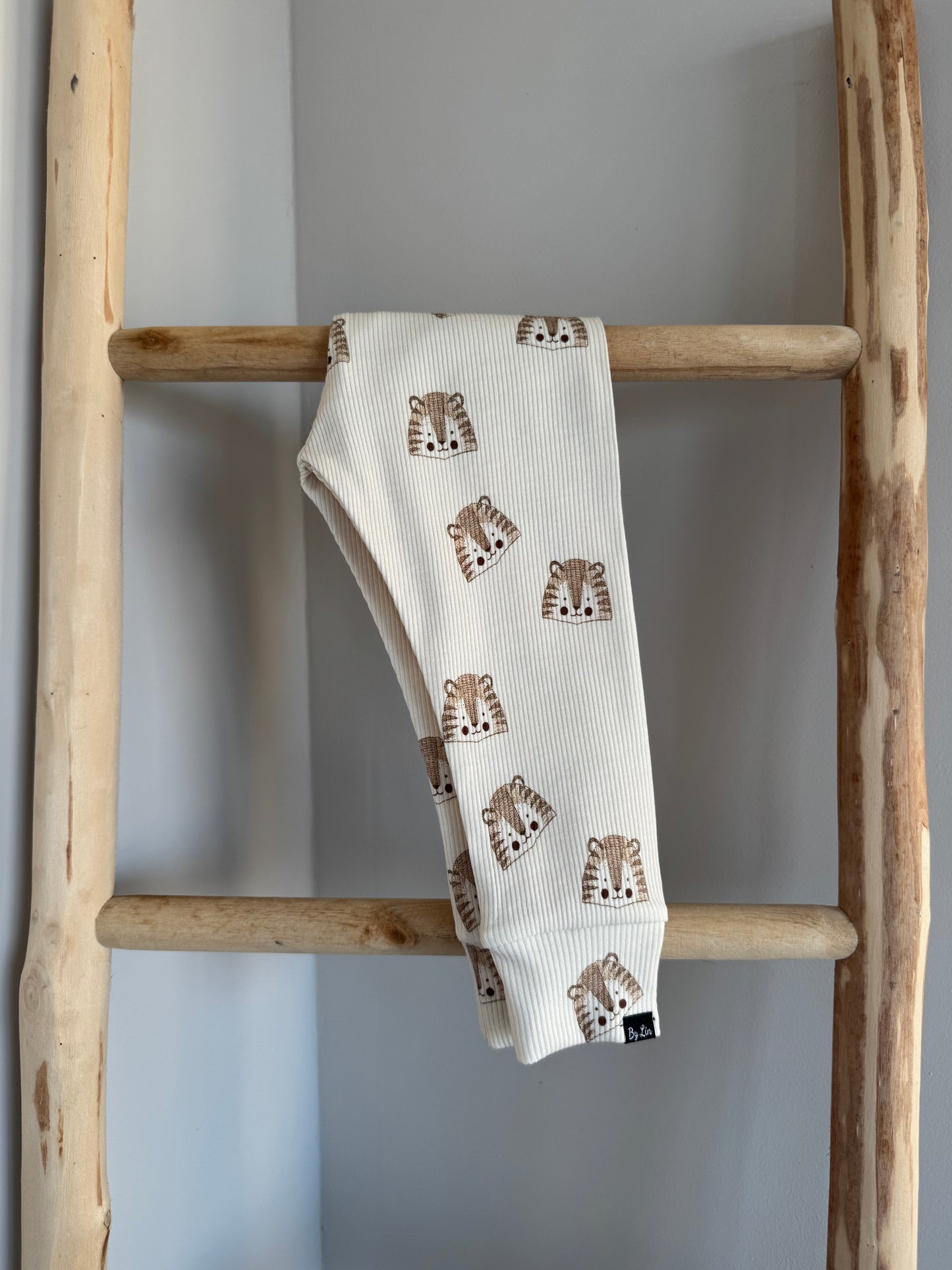 DIEREN |  SCHETS LEEUWEN BEIGE RIBTRICOT