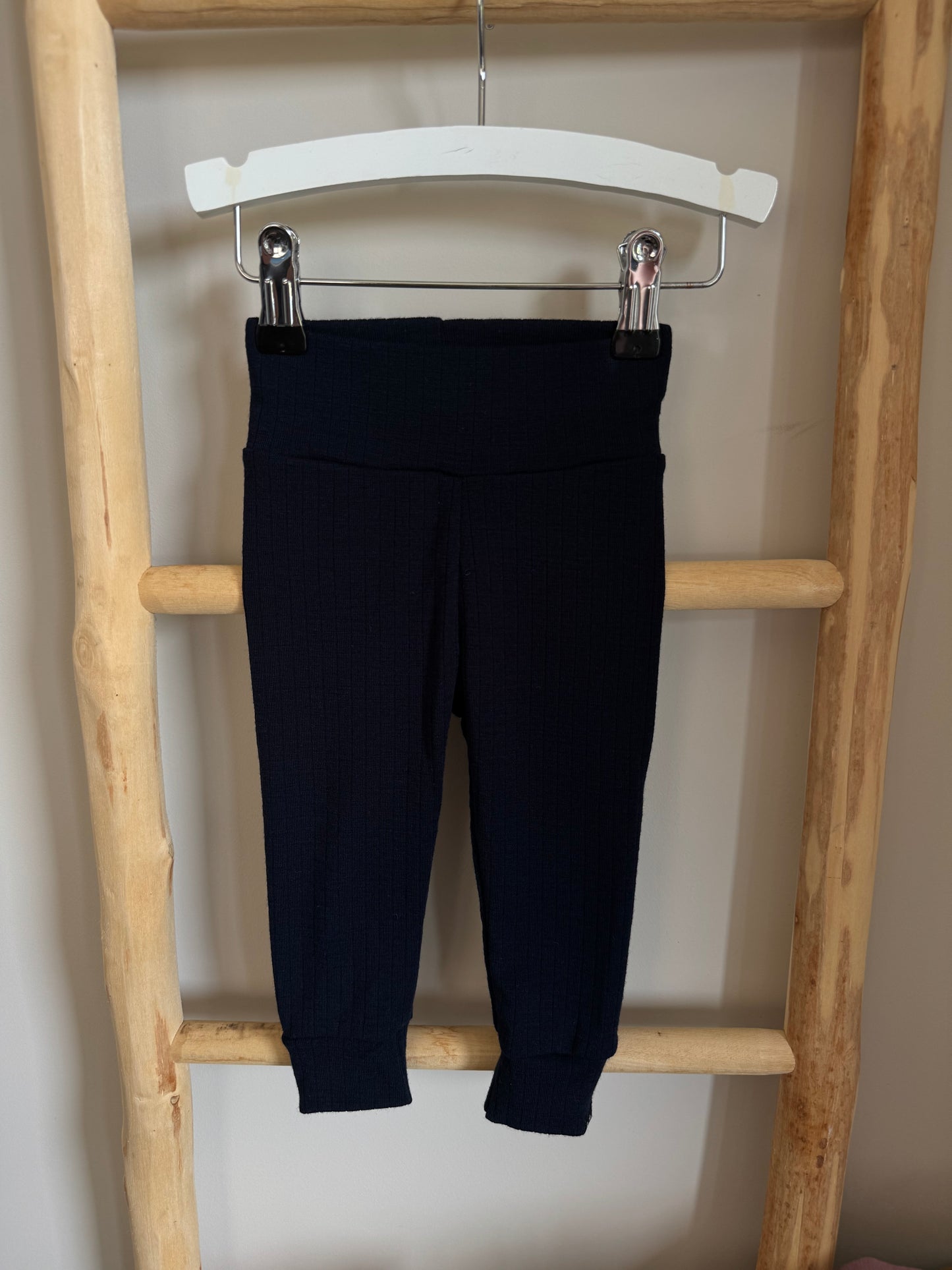MERINOWOL | Donkerblauw rib merino wolzijde