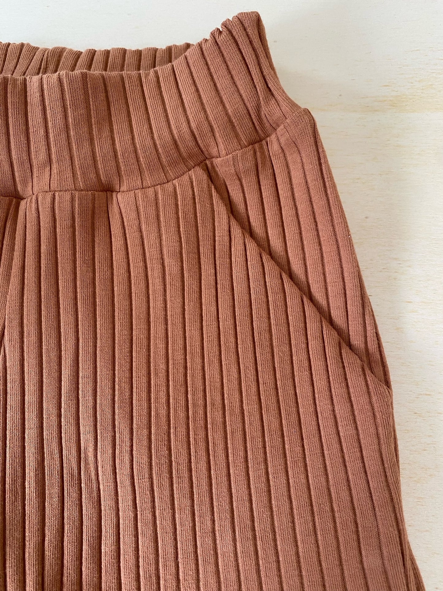 KORTE BROEK | Rib bruin
