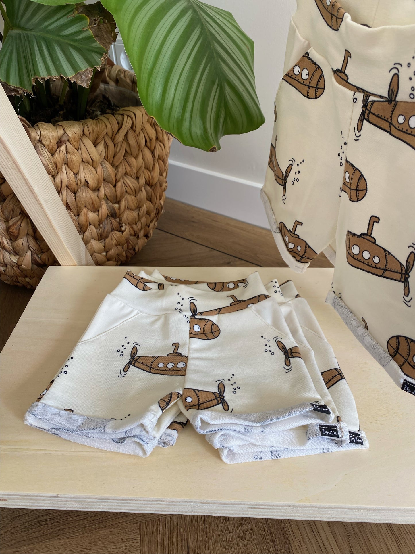 KORTE BROEK | Submarine